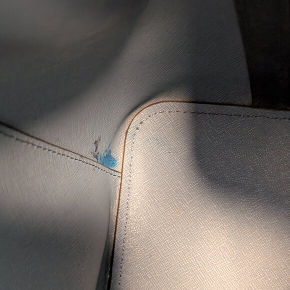 Michael Kors Bucket Bag with Detatchable Crossbody Strap & Matching Wristlet - Picture 8 of 12